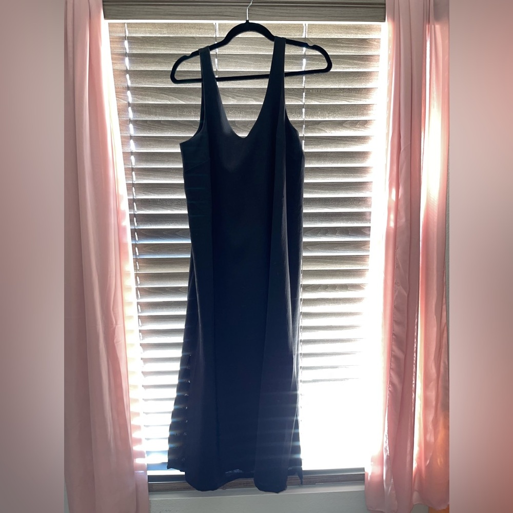 Lululemon Vneck Midi Dress (size 8)